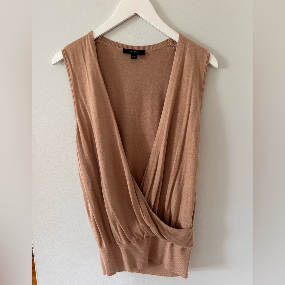 Ann Taylor NWOT camel sweater shell size L